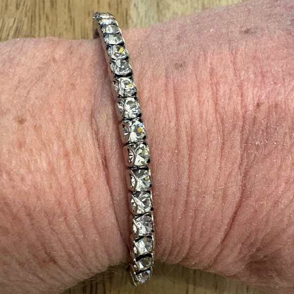 6 Elegant Green stretch Bracelet by Touchstone Crystal $20 each - Picture 6 of 7